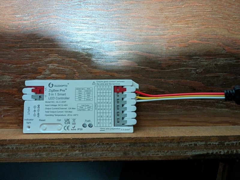 Gledopto GL-C-204P mounted under a cabinet