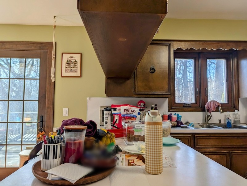 Dark kitchen counter without LED lighting